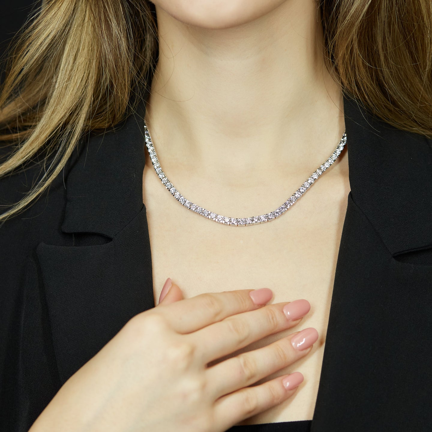 Girocollo tennis in oro bianco con diamanti Lab-Grown taglio brillante, 21,28 carati.