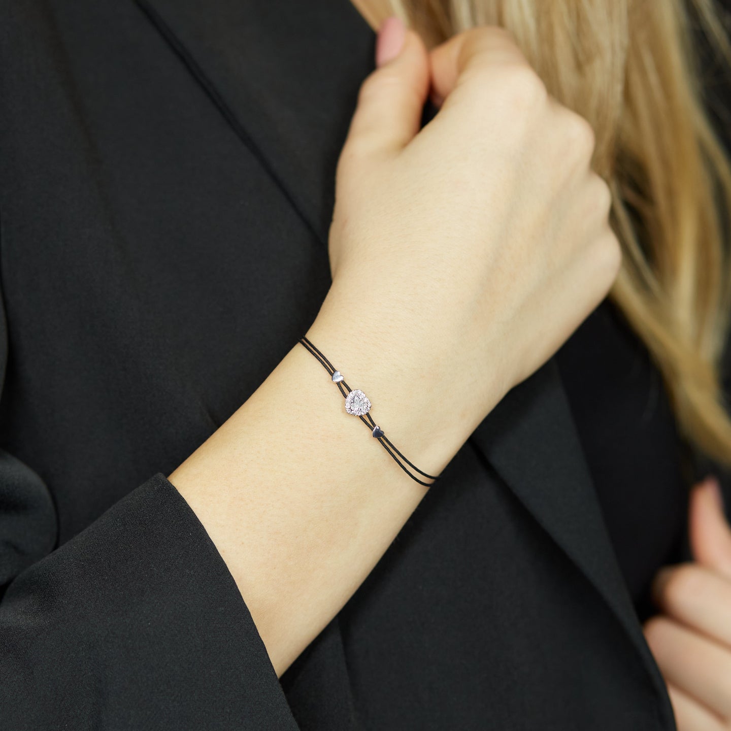 Bracciale in filo nautico e oro bianco con diamanti Lab-grown taglio brillante e taglio cuore, 0,41 carati.