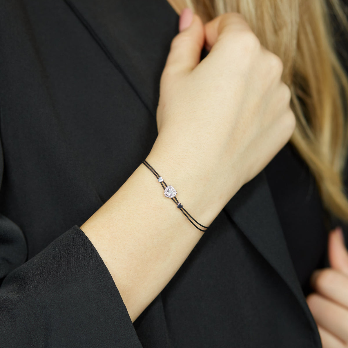 Bracciale in filo nautico e oro bianco con diamanti Lab-grown taglio brillante e taglio cuore, 0,41 carati.
