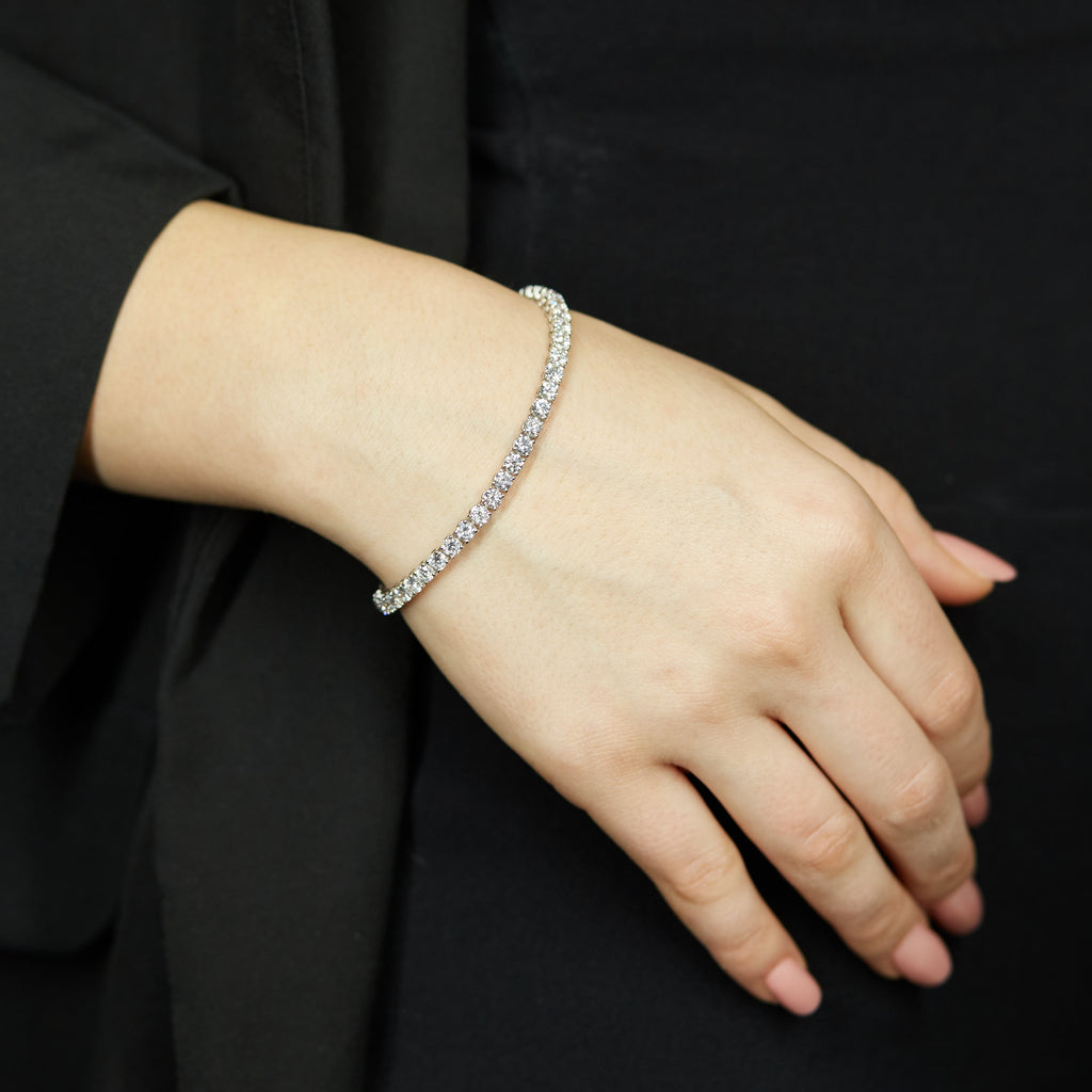 White gold wire tennis bracelet with brilliant-cut lab-grown diamonds, 5.54 carats.