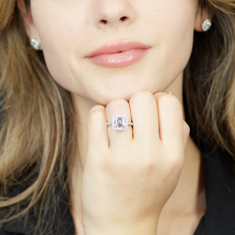 Anello dreams in oro bianco e diamanti lab-grown taglio asscher e taglio brillante, 3,54 carati.