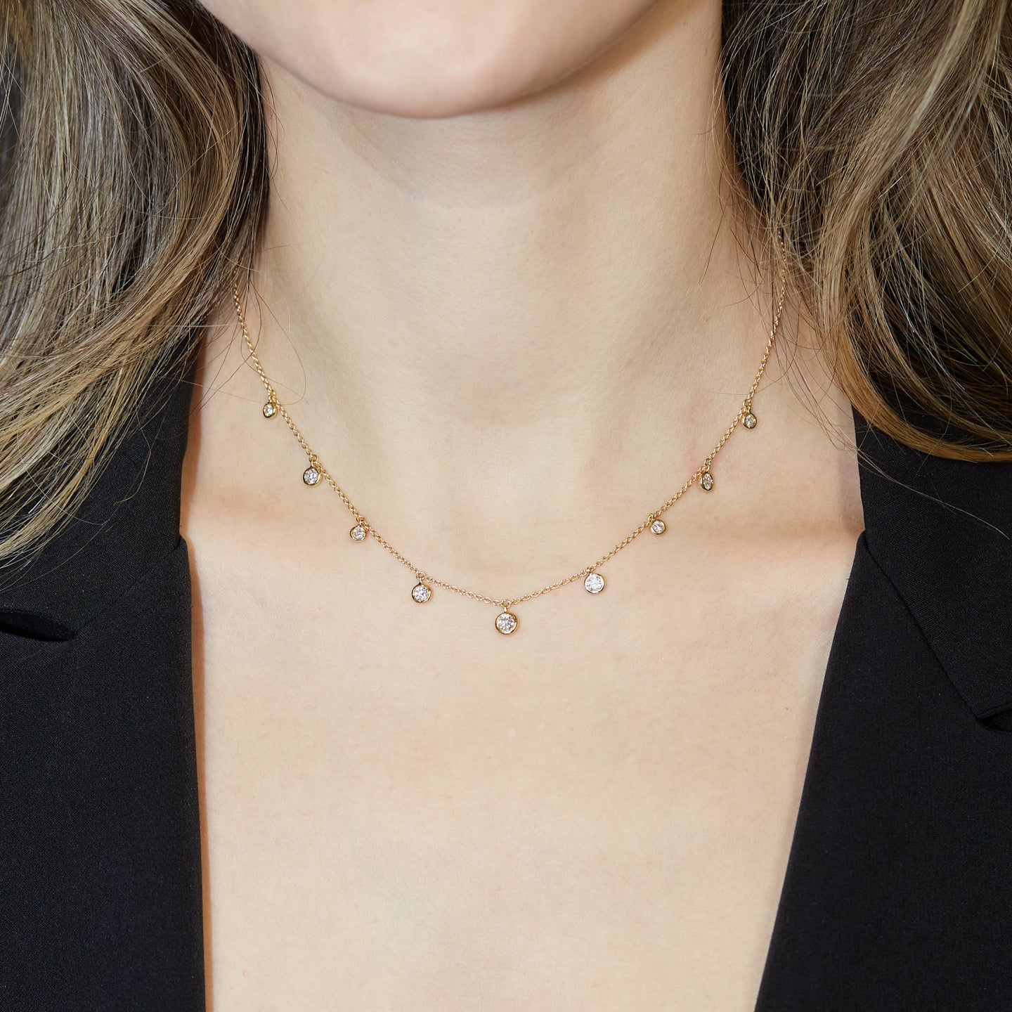 Girocollo in oro giallo con pendenti di diamanti lab-grown taglio brilante, 0,75 carati.