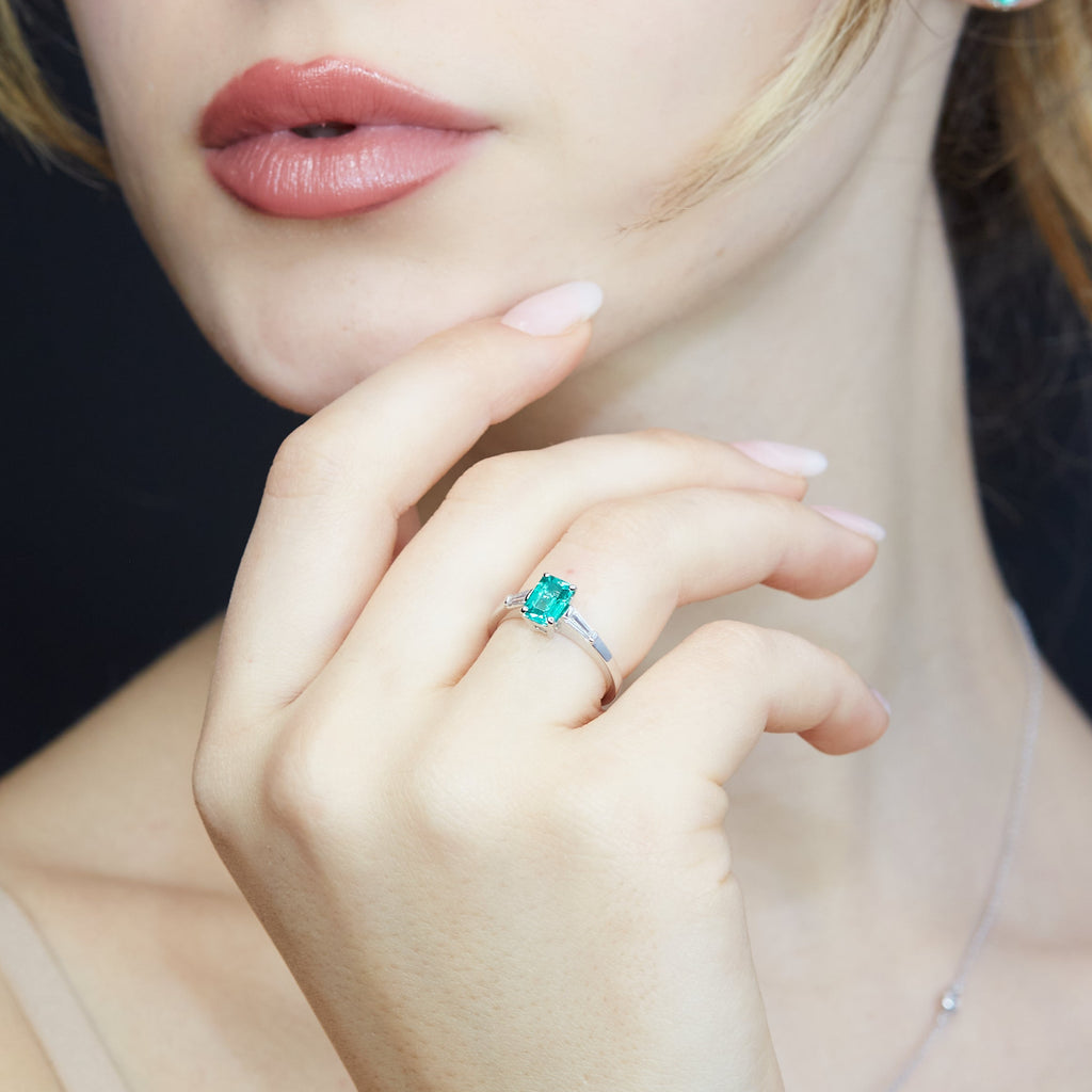 Anello Emerald Taper Wings