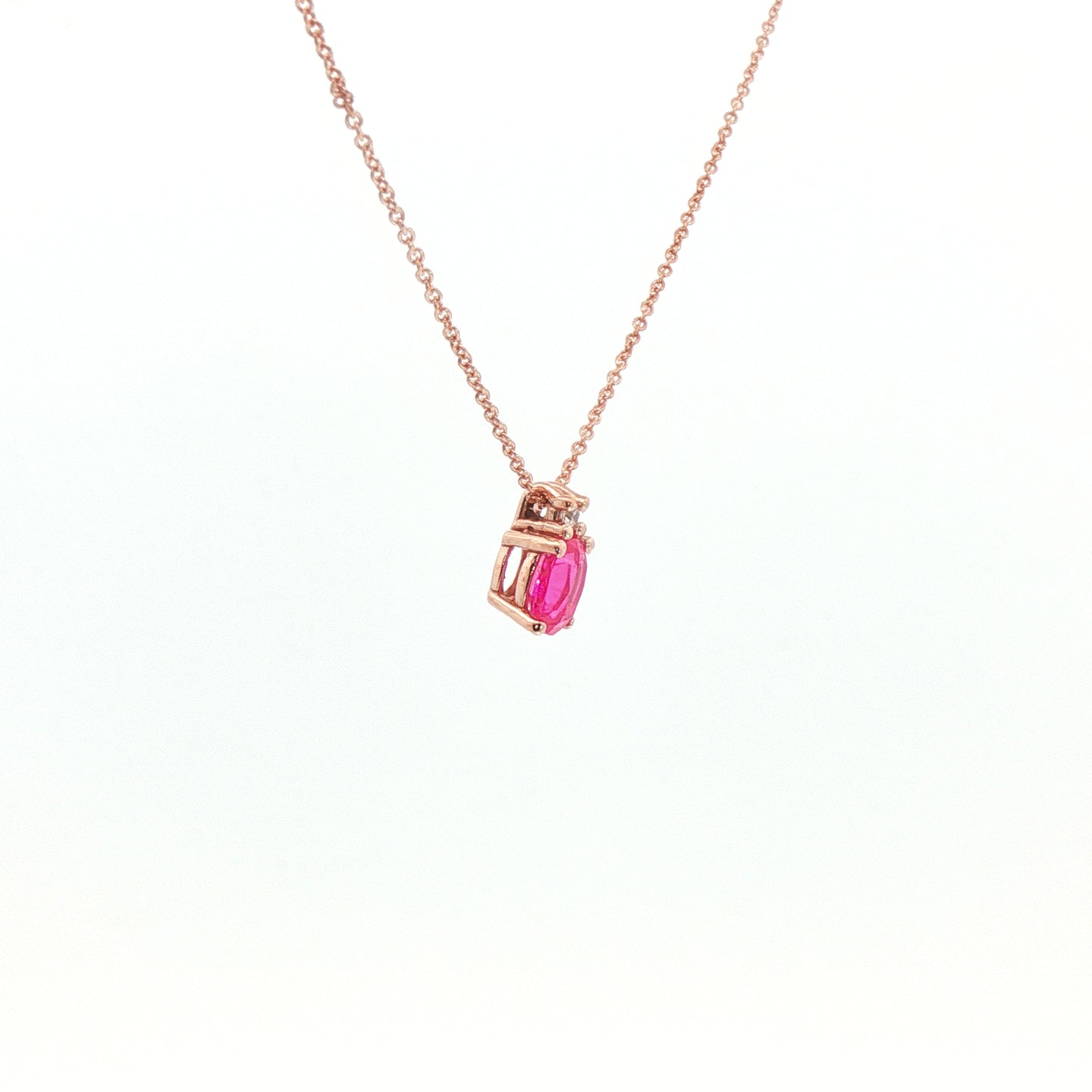 Girocollo in oro rosa con zaffiro rosa Lab-Grown taglio ovale e diamante Lab-Grown taglio brillante.