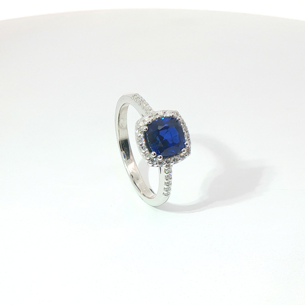 Anello Cushion Halo