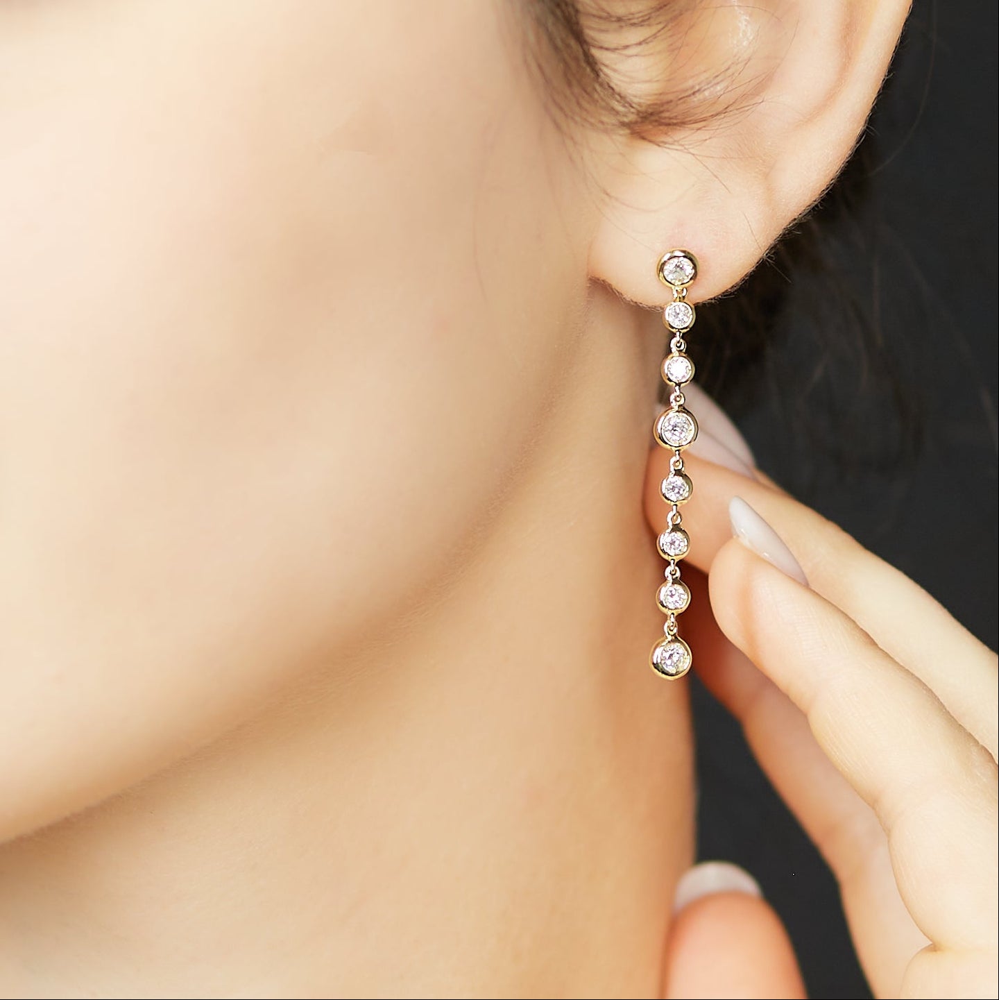 Orecchini in oro giallo con diamanti Lab-Grown taglio brillante, 1,12 carati.