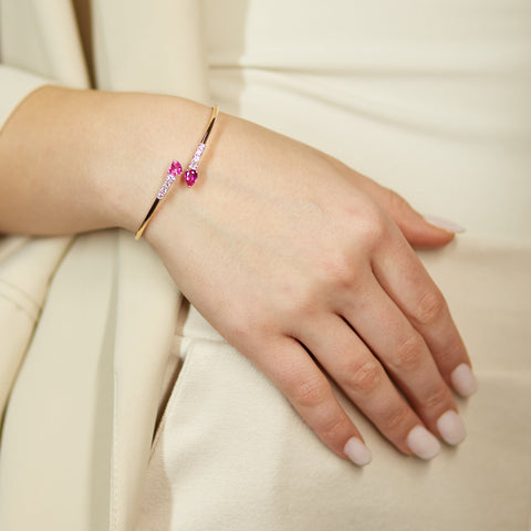 Bracciale Twin in oro rosa con zaffiri rosa Lab-Grown e diamanti Lab-Grown taglio brillante.