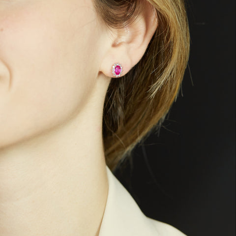 Orecchini punto luce con zaffiri rosa Lab-Grown taglio ovale diamanti Lab-Grown taglio brillante.
