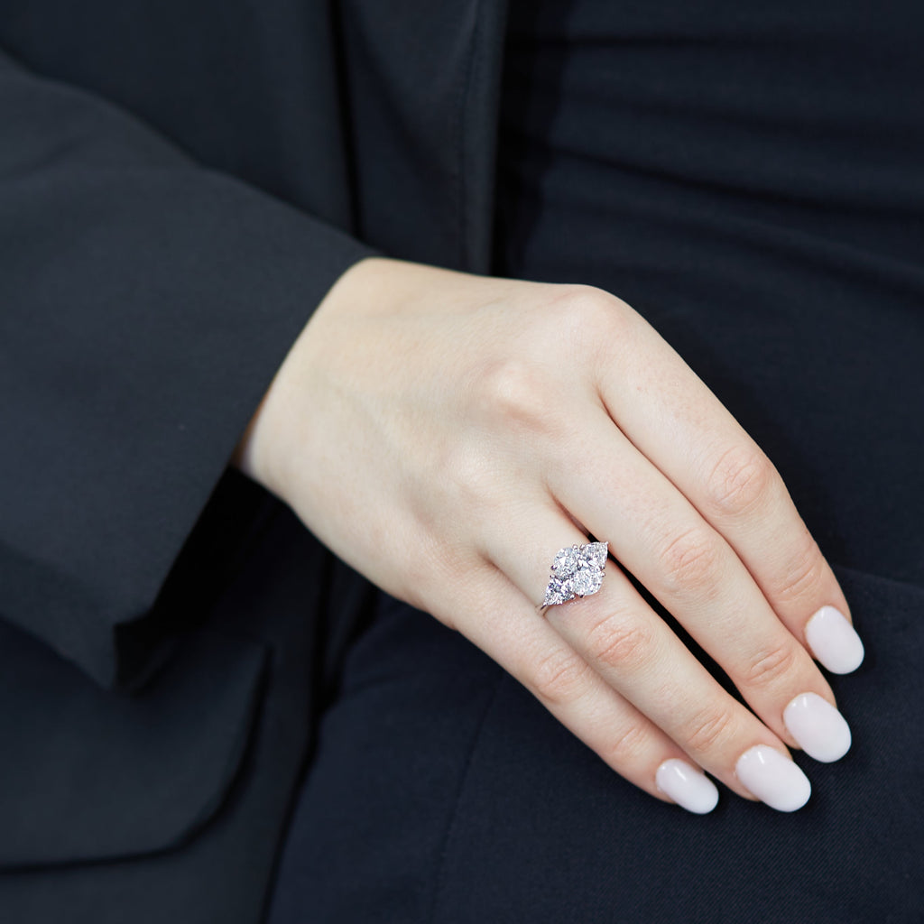 Anello Oval Trillion Wings