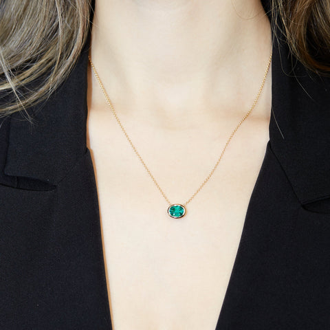 Girocollo Aurea in oro giallo con smeraldo lab-Grown taglio ovale, 1,88 carati.