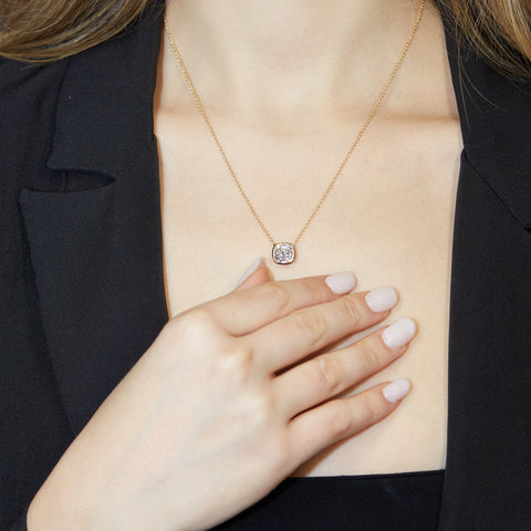 Girocollo Aurea in oro giallo con diamante Lab-Grown taglio cuscino, 3,03 carati.