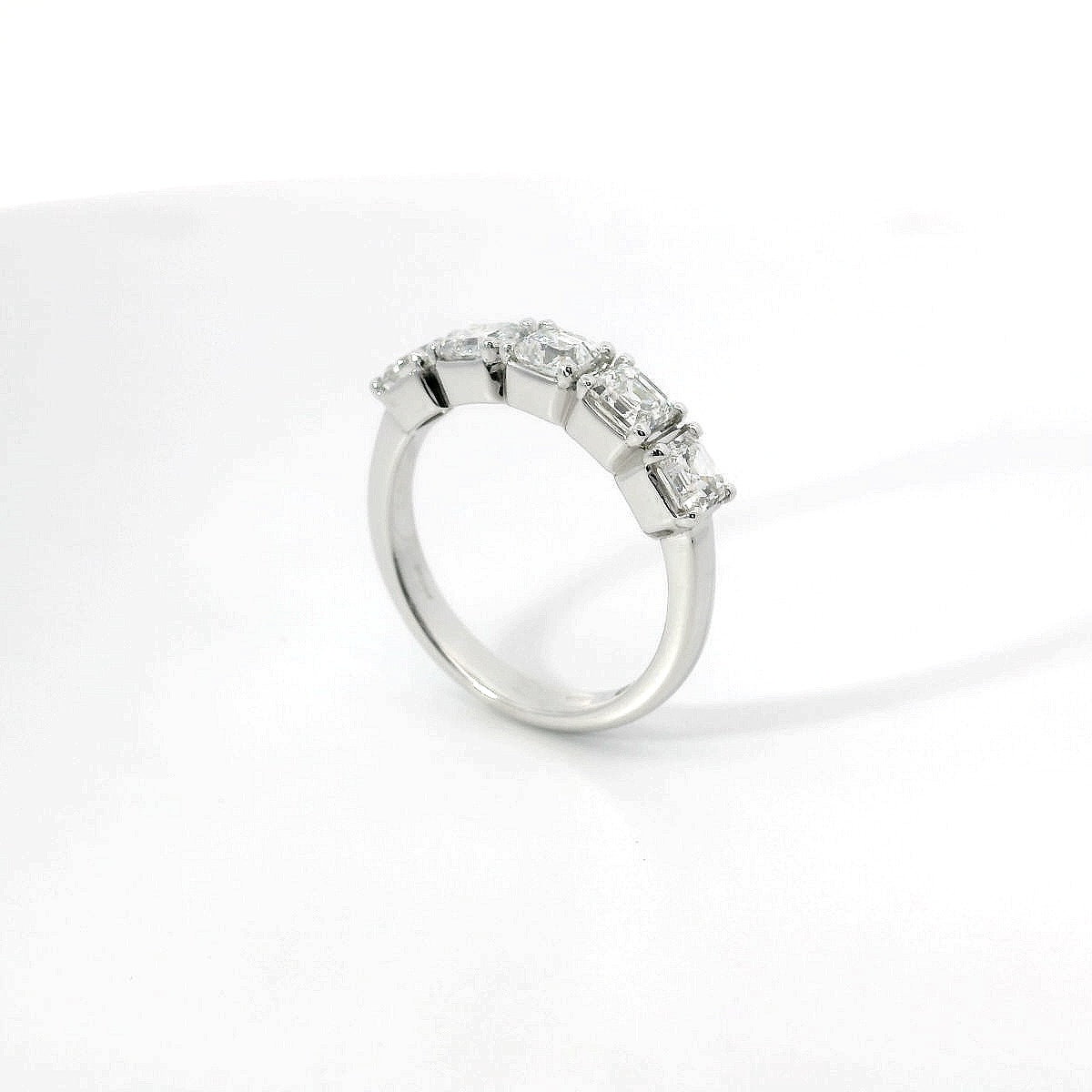 Fedina Bubble in oro bianco e diamanti lab-grown taglio asscher, 1,32 carati.