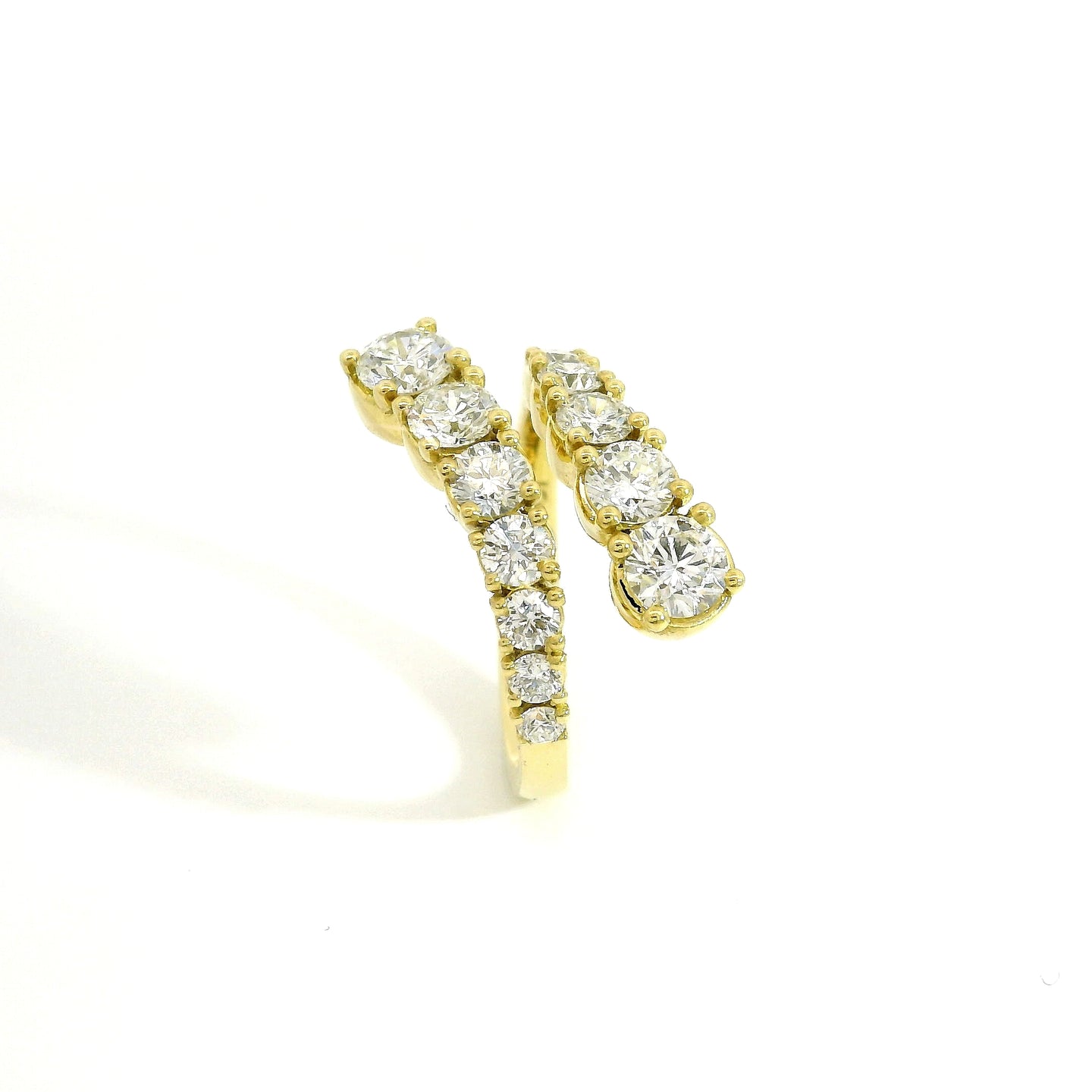 Open contrariè gradation ring in yellow gold with brilliant-cut lab-grown diamonds, 1.96 carats.