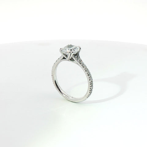 Solitario in oro bianco con diamanti Lab-Grown taglio cuscino e brillante, 2,01 carati.