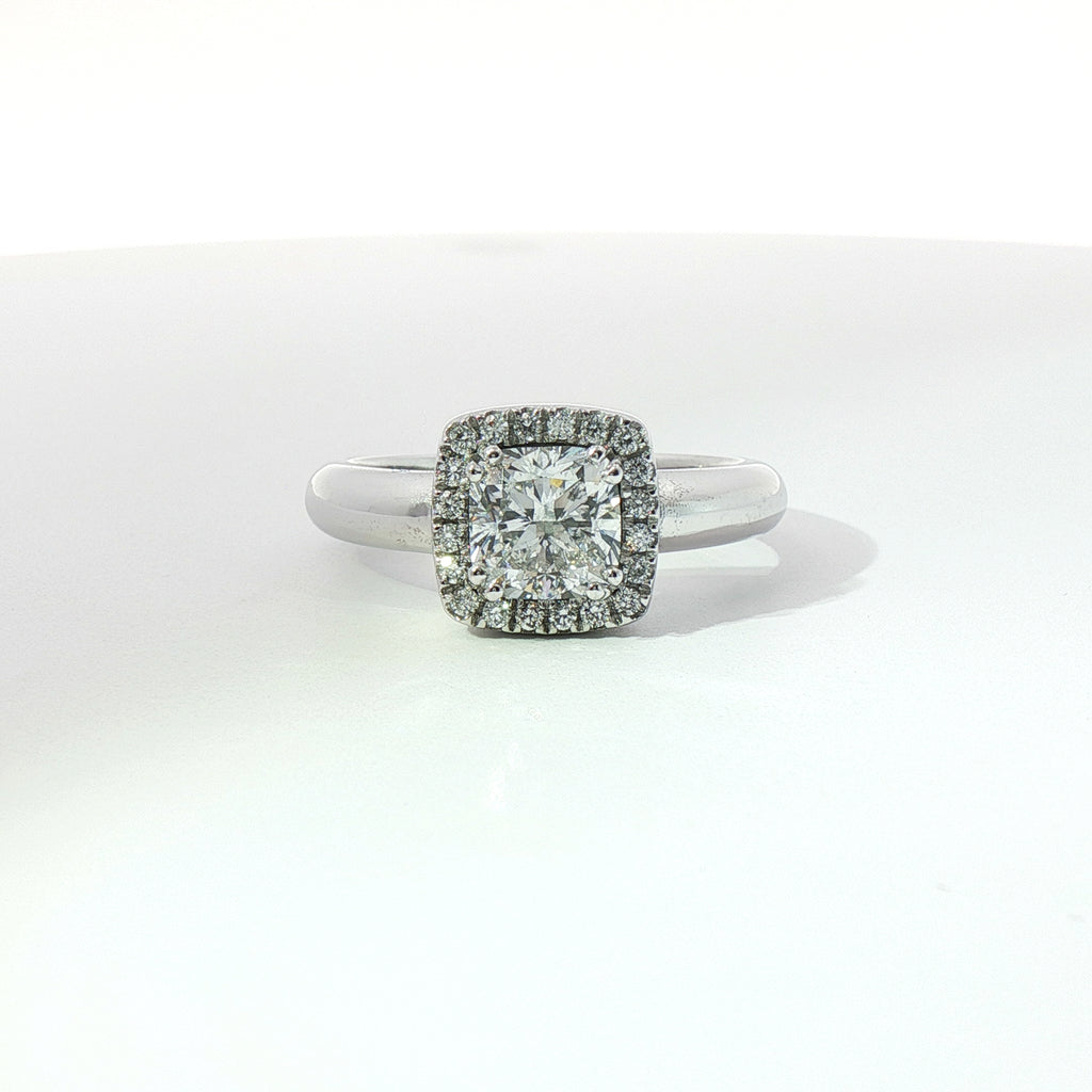 Anello Cushion Halo