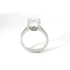 Solitaire in white gold with cushion-cut lab-grown diamond, 5.11 carats.