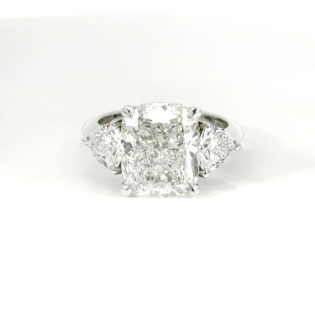 Anello Cushion Trillion Wings