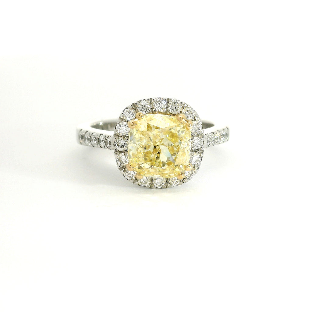 Anello Dreams cuscino fancy color in oro bianco con diamanti lab-grown taglio brillante, 2,58 carati.