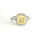 Anello Dreams cuscino fancy color in oro bianco con diamanti lab-grown taglio brillante, 2,58 carati.