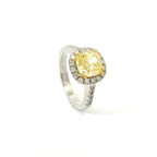 Anello Dreams cuscino fancy color in oro bianco con diamanti lab-grown taglio brillante, 2,58 carati.