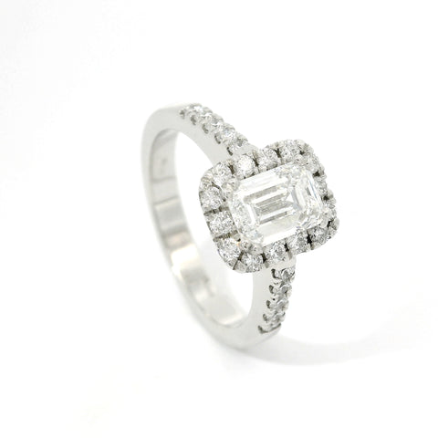 Anello Dreams smeraldo in oro bianco con diamanti lab-grown taglio brillante, 1,46 carati.