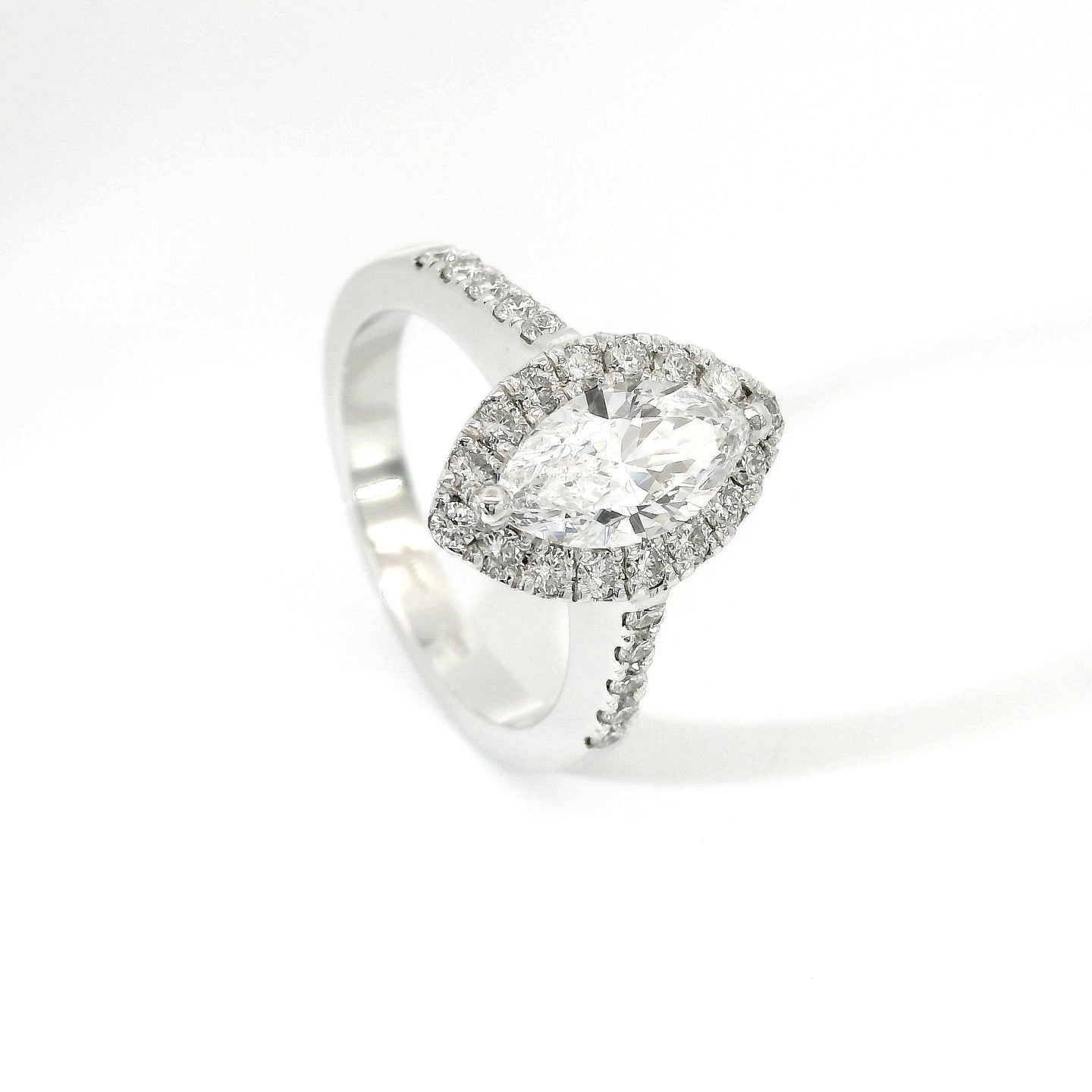 Anello Dreams marquise in oro bianco con diamanti lab-grown taglio brillante, 1,46 carati.