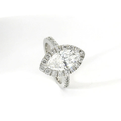 Anello dreams marquise in oro bianco con diamanti lab-grown taglio brillante, 2,77 carati.