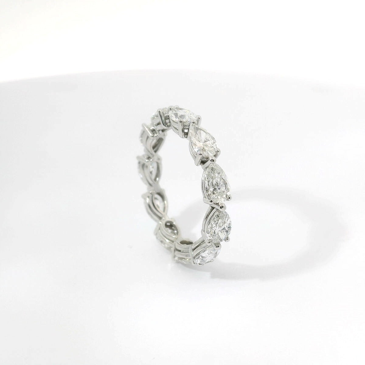 Anello in oro bianco e diamanti lab-grown, 0,66 carati.