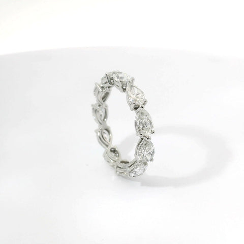 Anello in oro bianco e diamanti lab-grown, 0,66 carati.