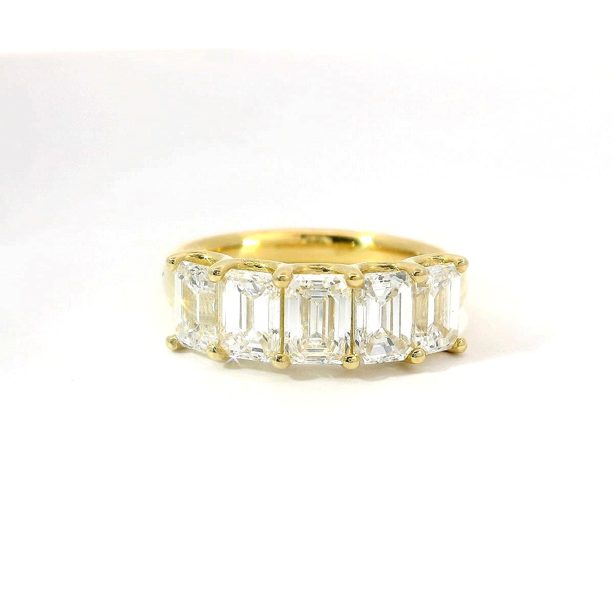 Fedina 5 pietre in oro giallo e Diamanti Lab-grown taglio smeraldo, 2,65 carati.