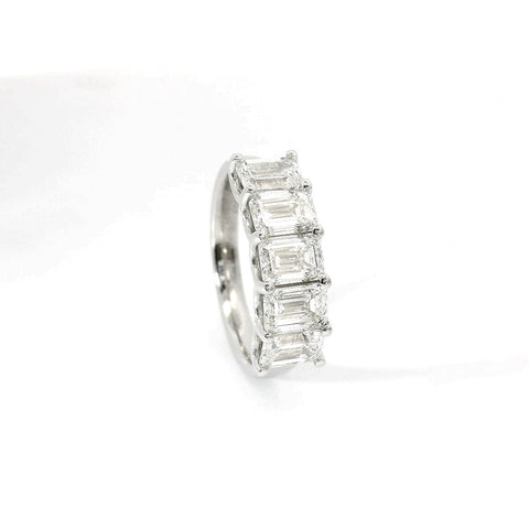 Fedina 5 pietre in Oro bianco e Diamanti Lab-grown taglio smeraldo, 2,65 carati.