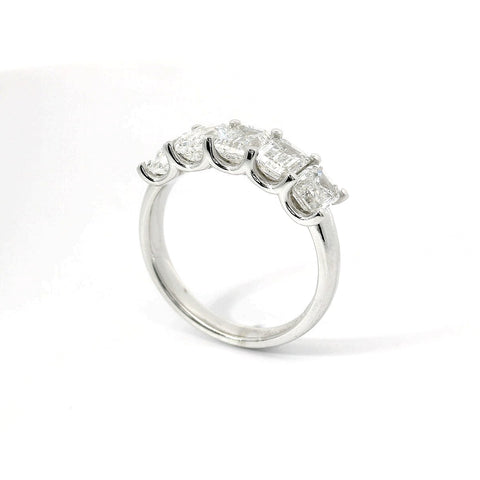 Fedina 5 pietre in Oro bianco e Diamanti Lab-grown taglio smeraldo, 2,65 carati.