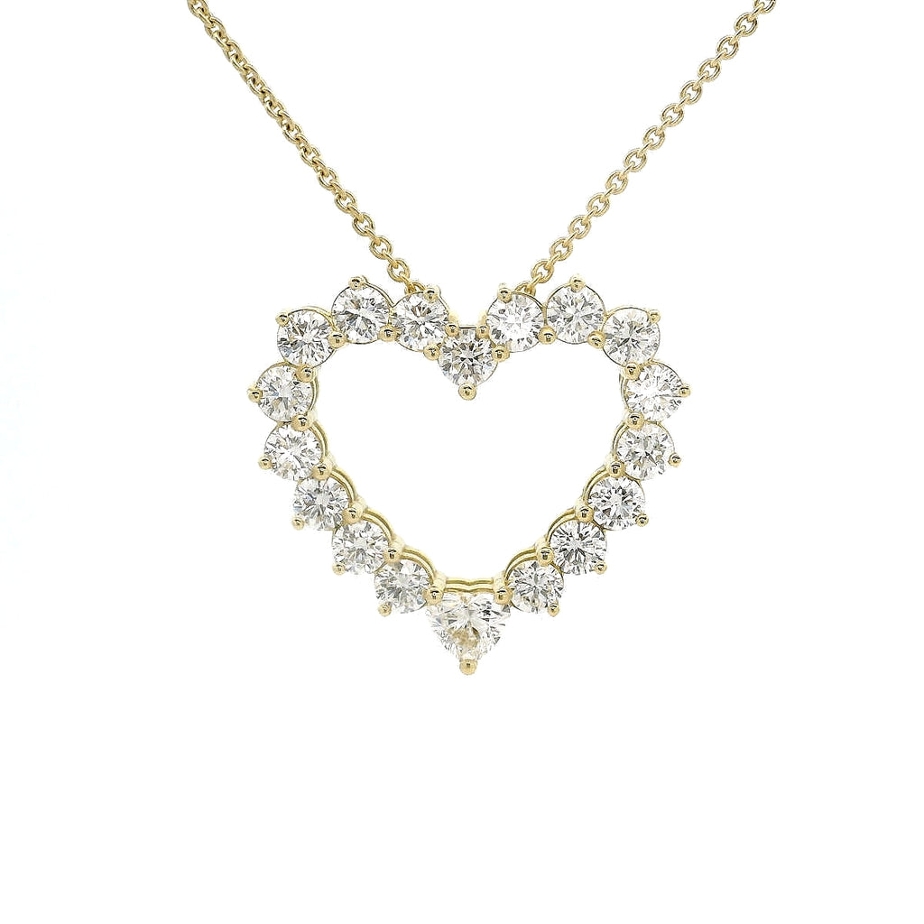 Heart-shaped choker in yellow gold with brilliant-cut and heart-cut lab-grown diamonds, 2.39 carats.