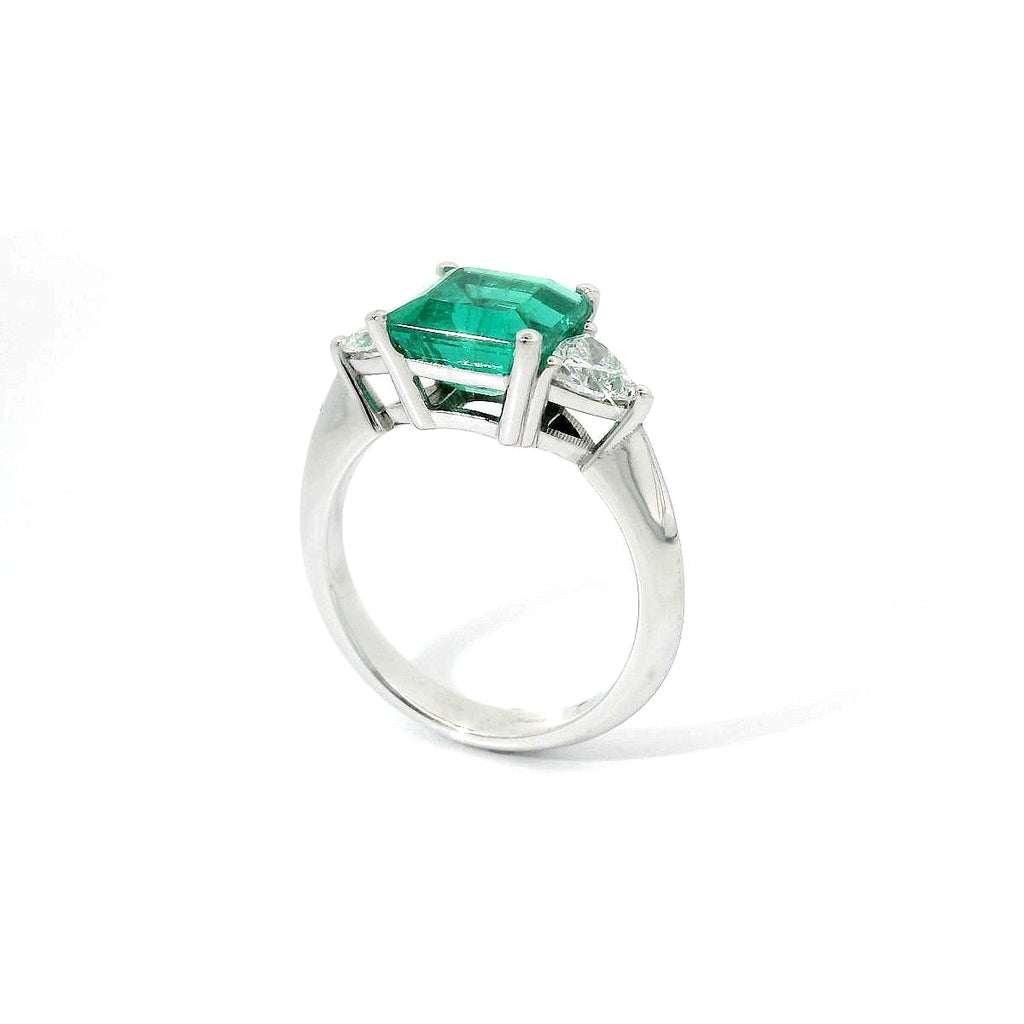 Anello Asscher Trillion Wings