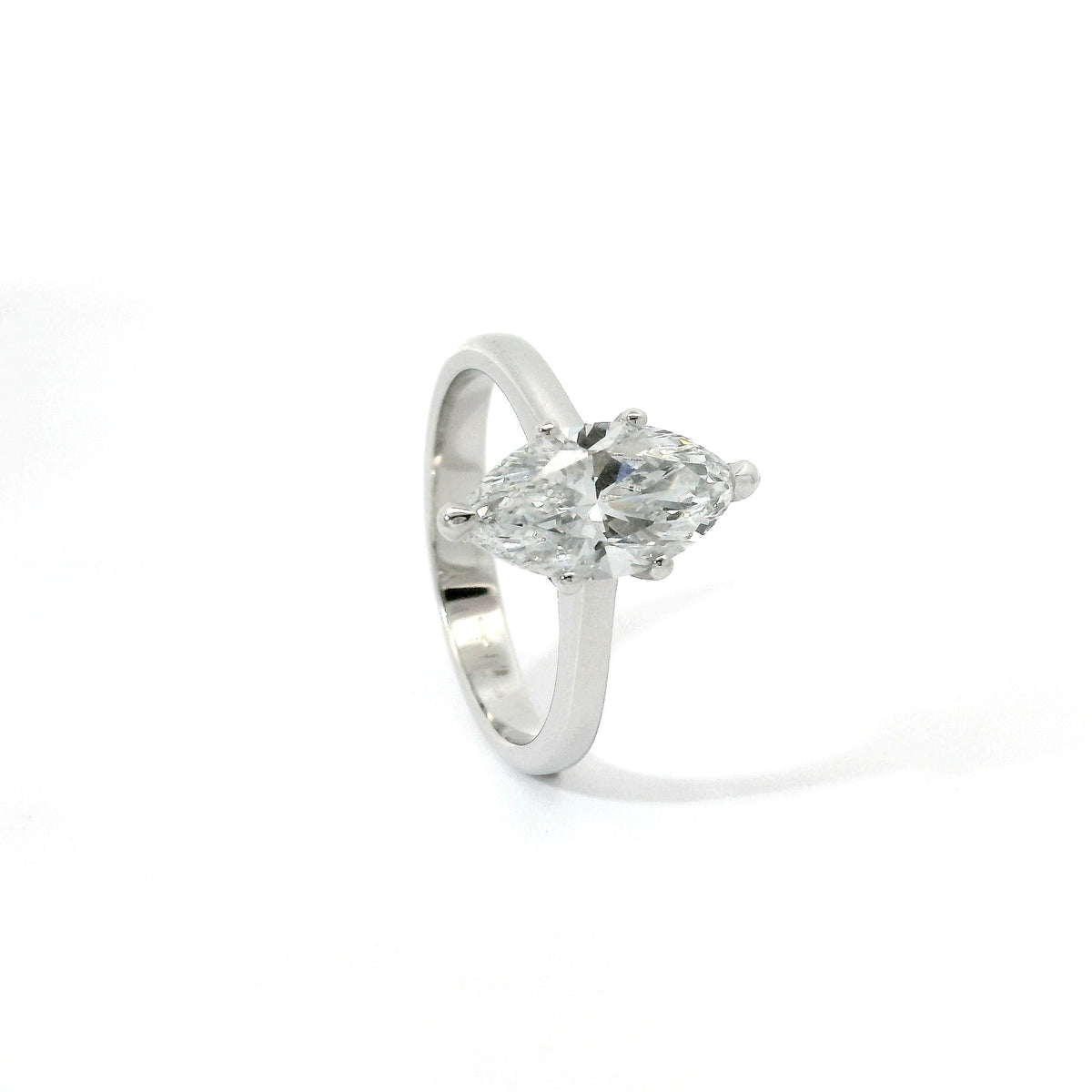 Solitario con diamante lab-grown taglio marquise, 2,04 carati.