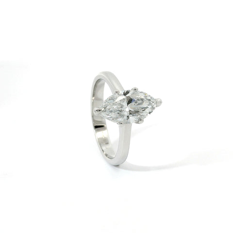 Solitario con diamante lab-grown taglio marquise, 2,04 carati.