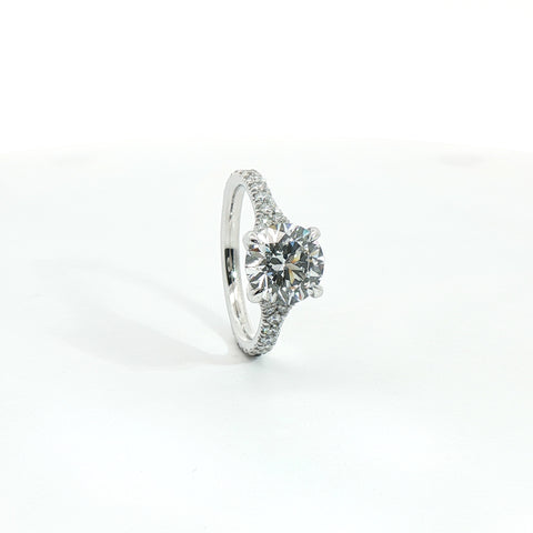 Solitario in oro bianco con diamanti Lab-Grown taglio brillante, 2,75 carati.