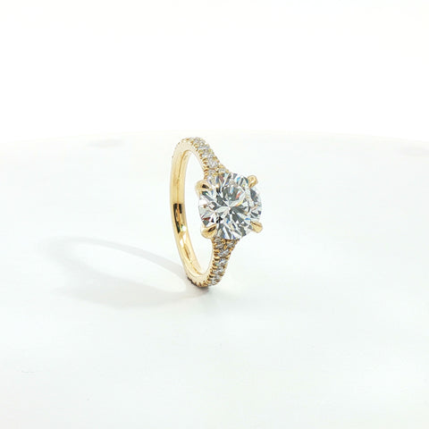 Solitario in oro giallo con diamanti Lab-Grown taglio brillante, 2,75 carati.