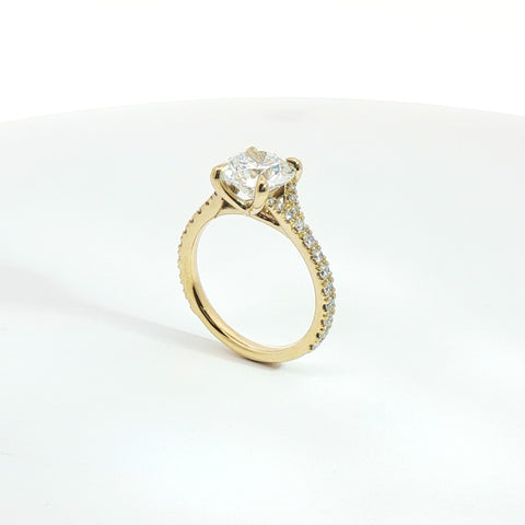 Solitario in oro giallo con diamanti Lab-Grown taglio brillante, 2,75 carati.