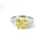 Trilogy in oro bianco e diamante lab-grown taglio cuscino fancy yellow e taglio goccia, 3,15 carati.