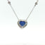 Girocollo in oro bianco con zaffiro Lab-Grown taglio cuore e diamanti Lab-Grown taglio brillante.
