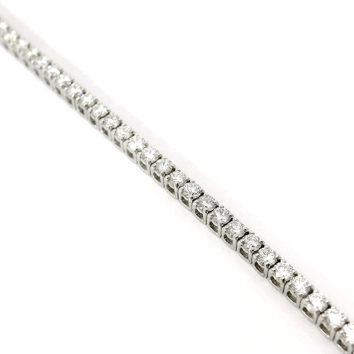 Bracciale tennis a filo in oro bianco e diamanti lab-grown taglio brillante, 2,79 carati.