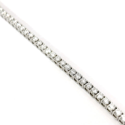 Bracciale tennis a filo in oro bianco e diamanti lab-grown taglio brillante, 2,79 carati.