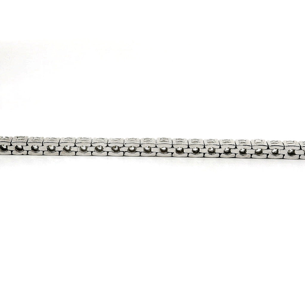 Bracciale tennis a filo in oro bianco e diamanti lab-grown taglio brillante, 2,79 carati.