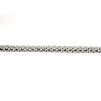 Bracciale tennis a filo in oro bianco e diamanti lab-grown taglio brillante, 2,79 carati.