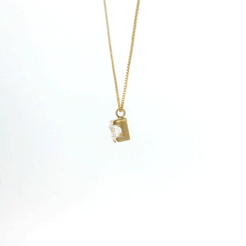 Girocollo punto luce in oro giallo e diamante Lab-Grown taglio brillante, 0,25 carati.