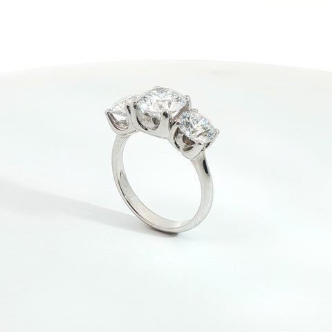 Trilogy in oro bianco con diamanti Lab-Grown taglio brillante, 4,03 carati.