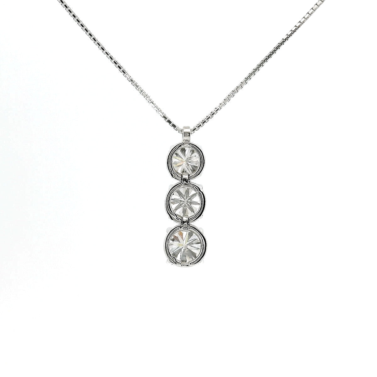 Girocollo trilogy in oro bianco e diamanti Lab-Grown taglio brillante, 1,87 carati.