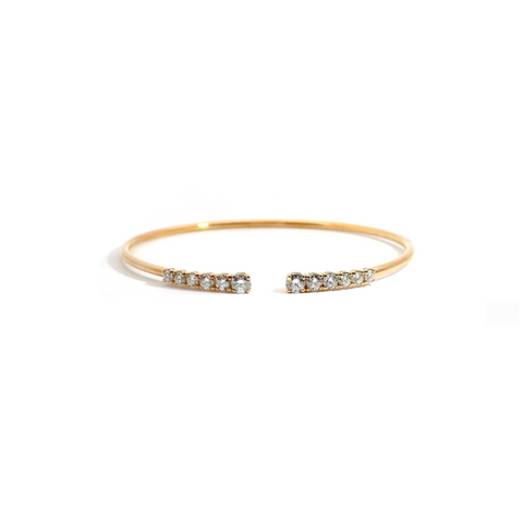 Bracciale rigido aperto in oro rosa e diamanti lab-grown taglio brillante, 0,99 carati.