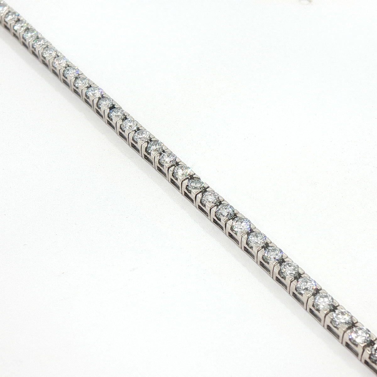Bracciale tennis in oro bianco con diamanti Lab-Grown taglio brillante, 2,23 carati.
